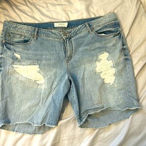 Torrid 8 inch cutoff demon shorts.  Size 26